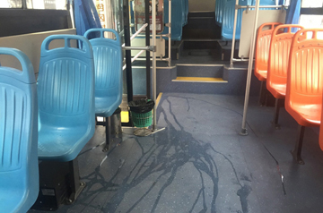 女司机停车连撞护栏 女人开车真的容易出事吗