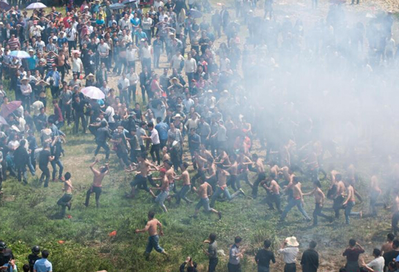 泰国黑拳盛行 地下女子裸体泰拳尺度惊人