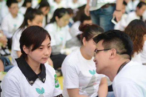 男子开豪车买豆腐 无证驾车被罚千元拘留15日