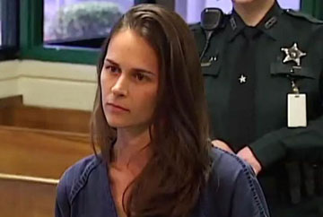 美国一30岁女教师诱奸3名17岁男学生 获刑22