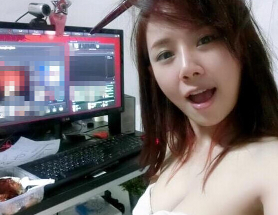 最胸女主播裹浴巾打DOTA2 宅男纷纷挂机投降