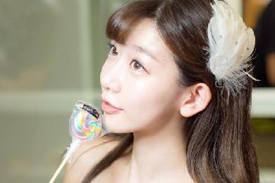 ChinaJoy上日赚万元的女孩:清纯可爱 与宅男贴