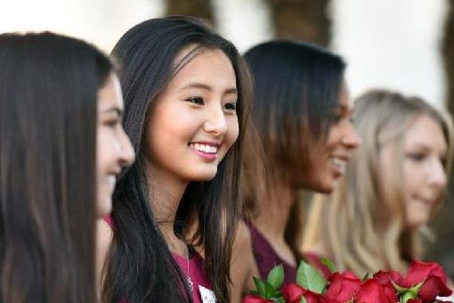 17岁华裔 女孩入选 美国 玫瑰公主 :清纯甜美 笑容