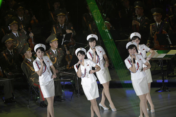 朝鲜牡丹峰乐团清纯美女助兴建党70年庆典