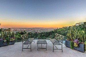  宅男靠游戏买豪宅 :5间浴室、超大SPA池,价值