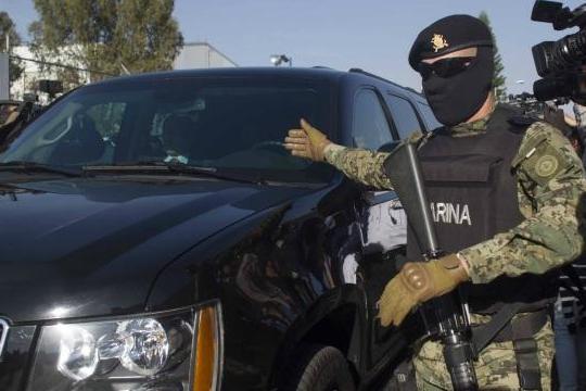 五兄弟共侍一妻 男后宫实行轮班制 女子想和