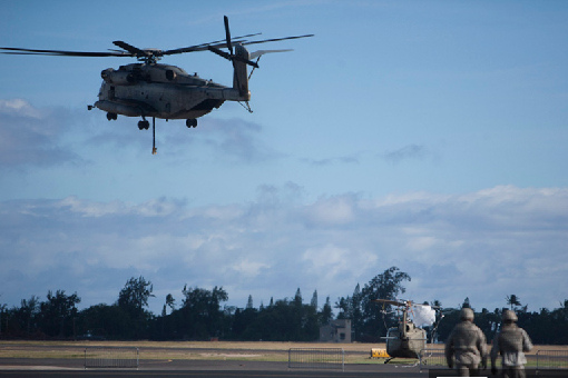  美军 两架 直升机相撞 (组图):自家人认不得自家人