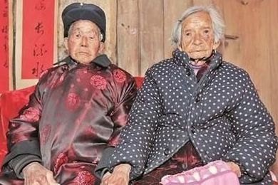 百岁老人过橡树婚(组图):伉俪情深、儿女孝顺、