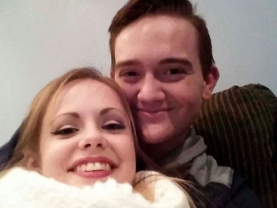 暖男买花送全校 虐死单身狗(组图)▏女生 联合