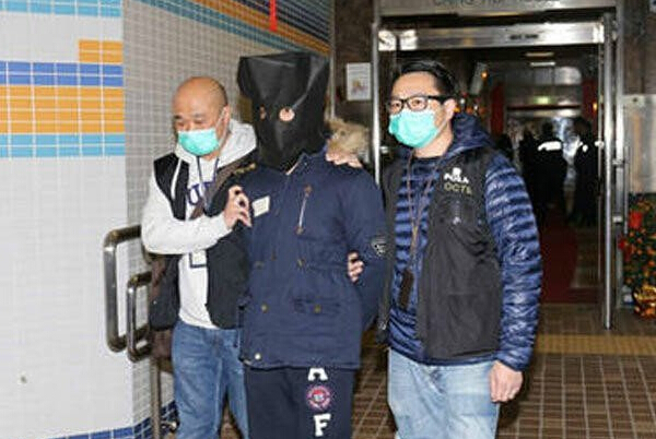  港独  头目被捕画面 曝光(组图) 家中搜出百粒伟