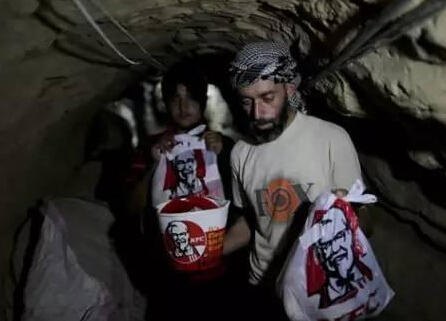 军火贩 兼职 KFC叫餐小哥:拿好炸鸡,我还得去