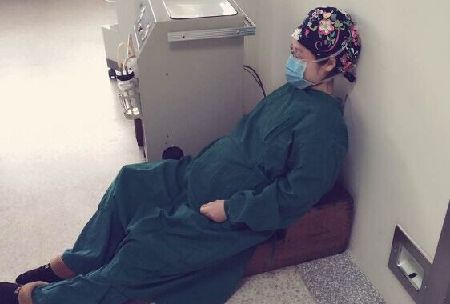  怀孕6月席地而眠 (组图):很普通的事,身体吃得消