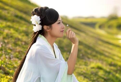  女村官拍古装写真 (组图):白衣飘飘、仙气十足秒