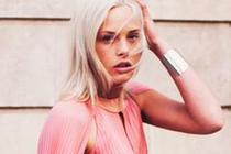 巧搭百褶裙 告别赘肉