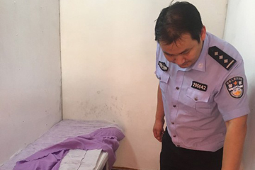 黑店用辣椒膏为顾客洗脸 免费美容实是 毁容 (