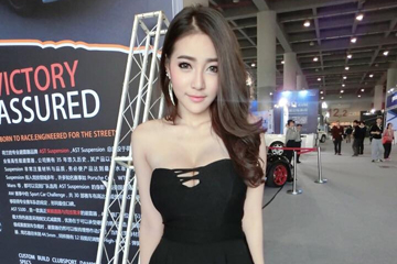 泰国车模晒性感健身照 肤白貌美走红网络(图)▏