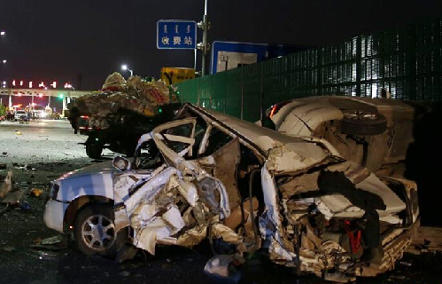 上海闹市惊现裸拍游女曾是草榴社区的名人(组