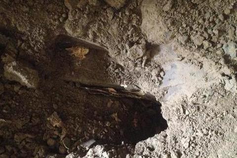 商铺装修挖到棺材(组图):还原惊悚现场 原因竟