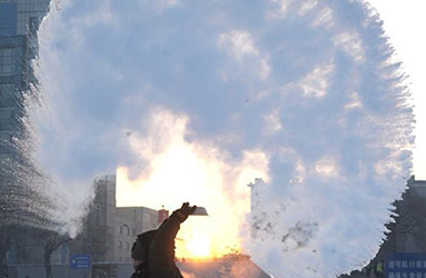  寒潮黄色预警发布  看魔术:泼水成冰(图)▏寒潮