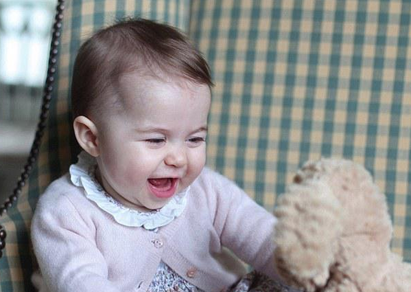 夏洛特公主迎一周岁生日(组图) 小公主和小王子