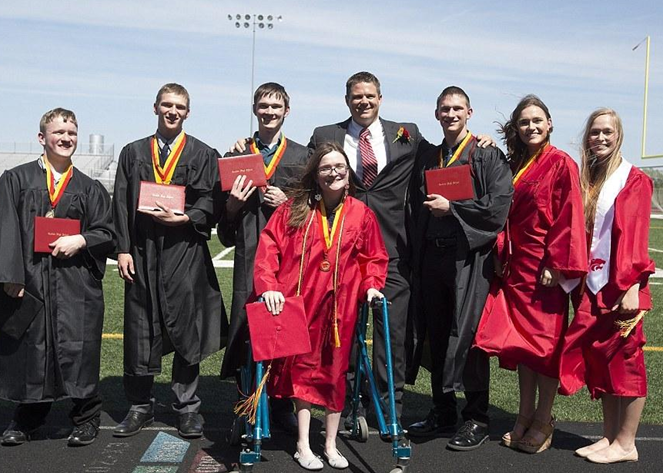 世界首例 七胞胎均高中毕业 (组图) 曾被认为无法