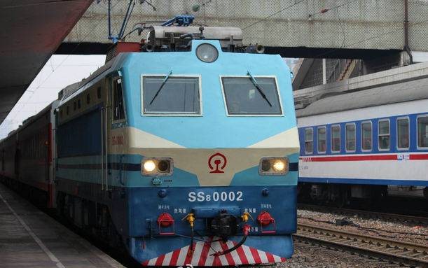 受台风"帕卡"影响 广铁调整12趟进出海南岛的旅客列车